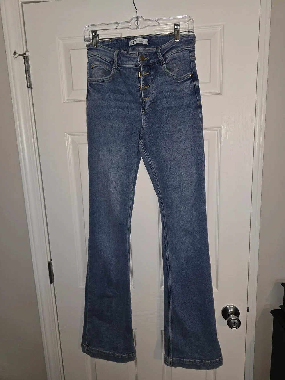 Zara High-Rise Flared Jeans in Medium Blue Size 6